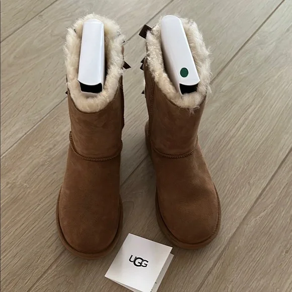 UGG Brown Winter Boots with Cream Fur - Picture 4 of 4